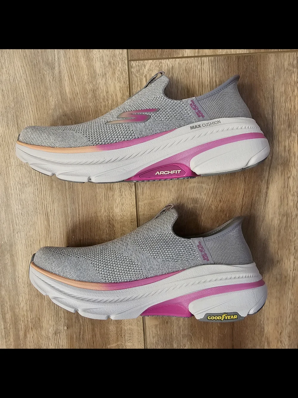 Skechers Women’s Max Cushioning Gray Arch Fit Slip-Ins Shoes - Size 8, Like New! - Picture 4 of 7
